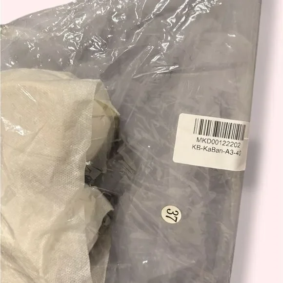 **NWT** Kids Cream and Gold Star Sneakers - Picture 5 of 5